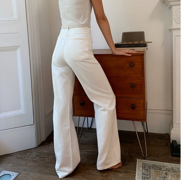 SOLD โ ๏ธ CITIZEN OF HUMANITY white jeans (aritzia) - Picture 3 of 7